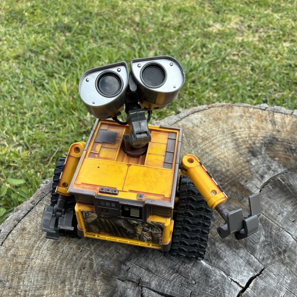 2008 Thinkway Toys Disney Pixar WALL-E interactive robot-no remote - Works