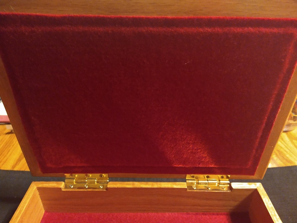 Clarity Rectangle Oak Box With Eagle
