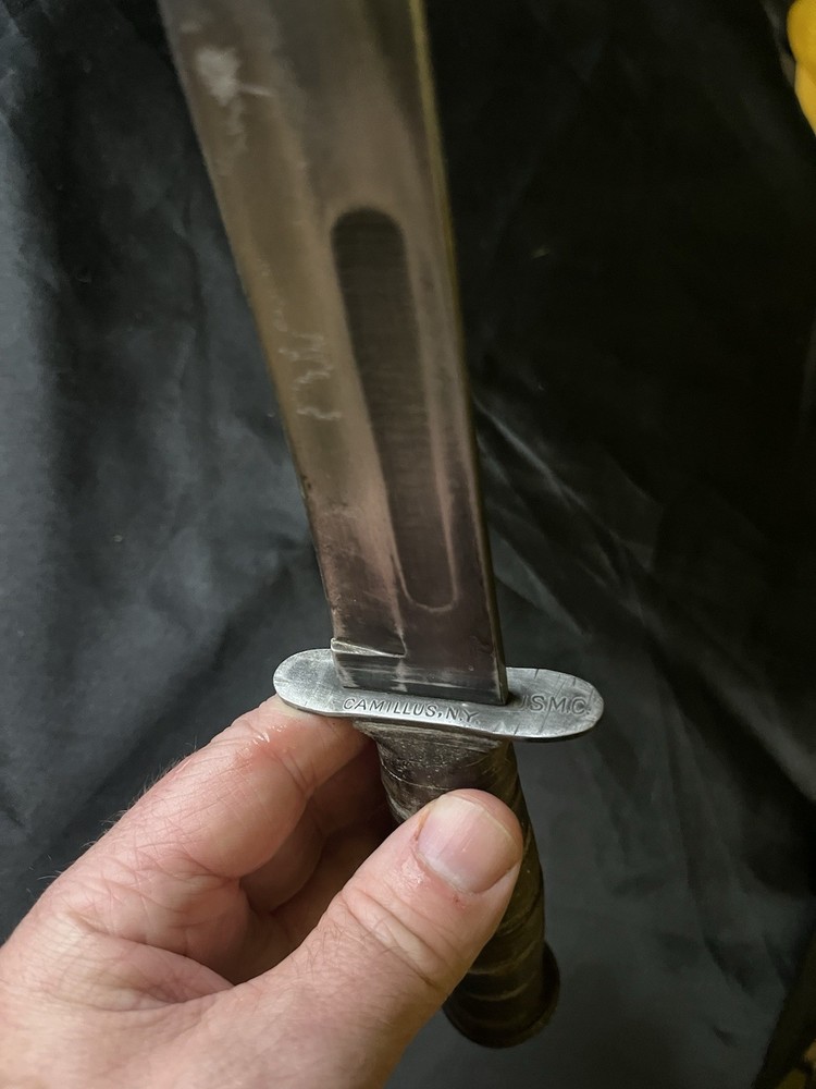 CAMILLUS USMC WWII KNIFE