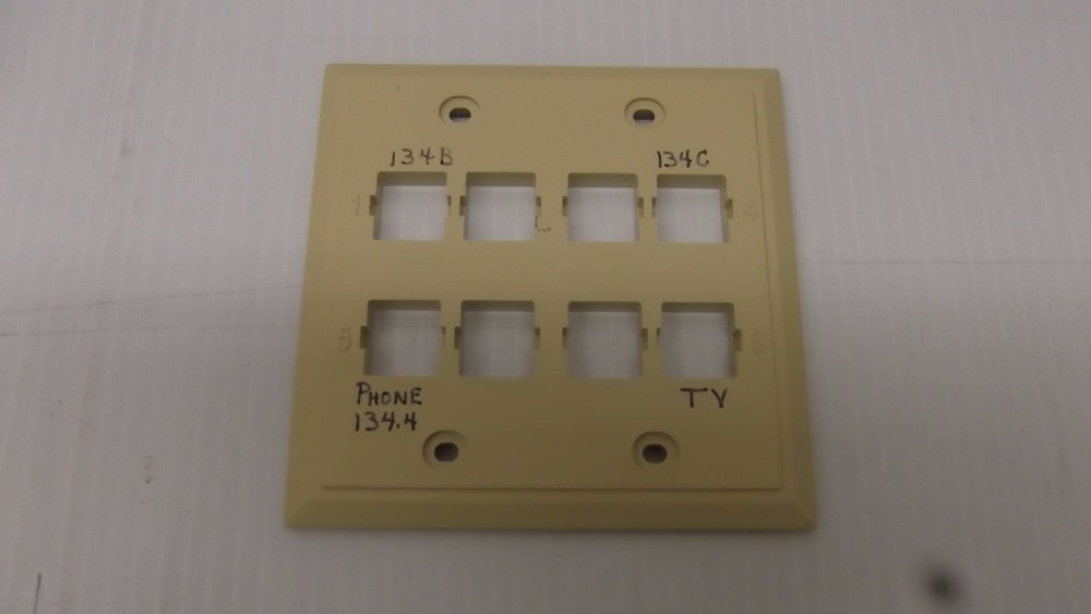 AT&T 8 Port Faceplate For Modular Network Jacks Model M28A-246