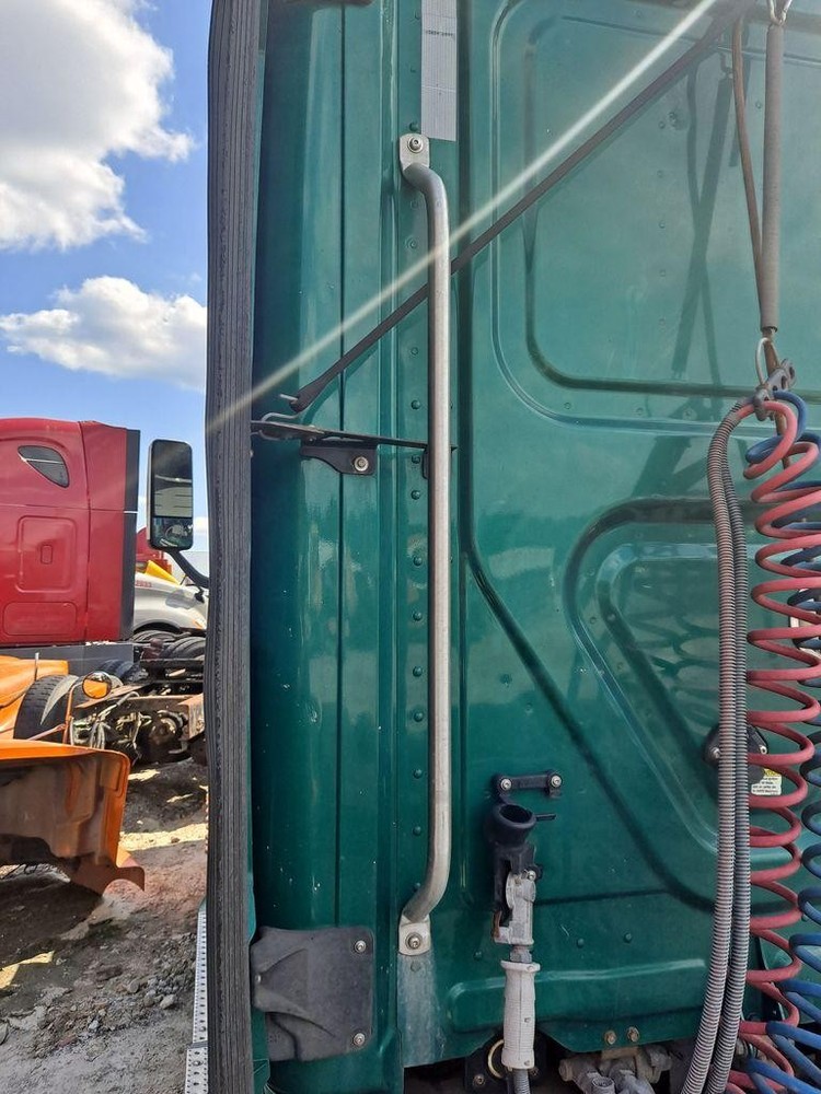For 2012 FREIGHTLINER CASCADIA 125 CAB HANDLE Left ,  GA