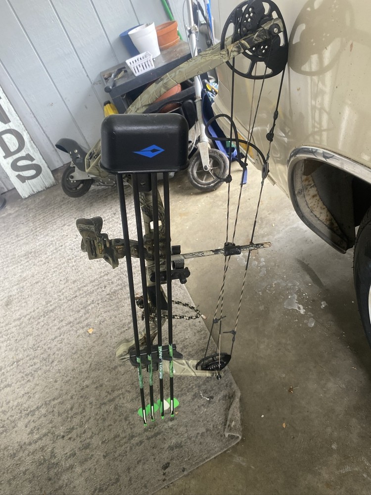 Diamond Archery Infinite Edge XT Compound Bow RH Camo