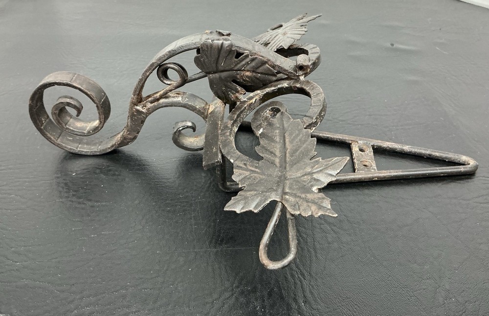 Iron Scroll Grape Leaf Wall Mounted Plate Frame Magazine Letter Paper Holder