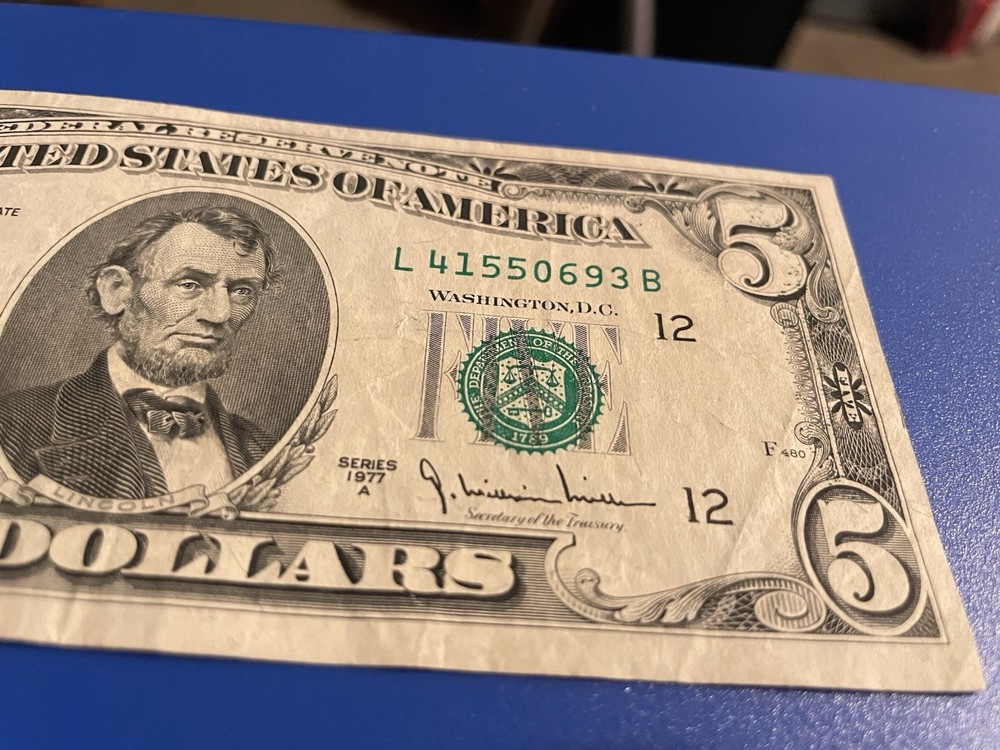1977A $5 Dollar Bill Misaligned Error ((XF)) ((CIRCULATED))