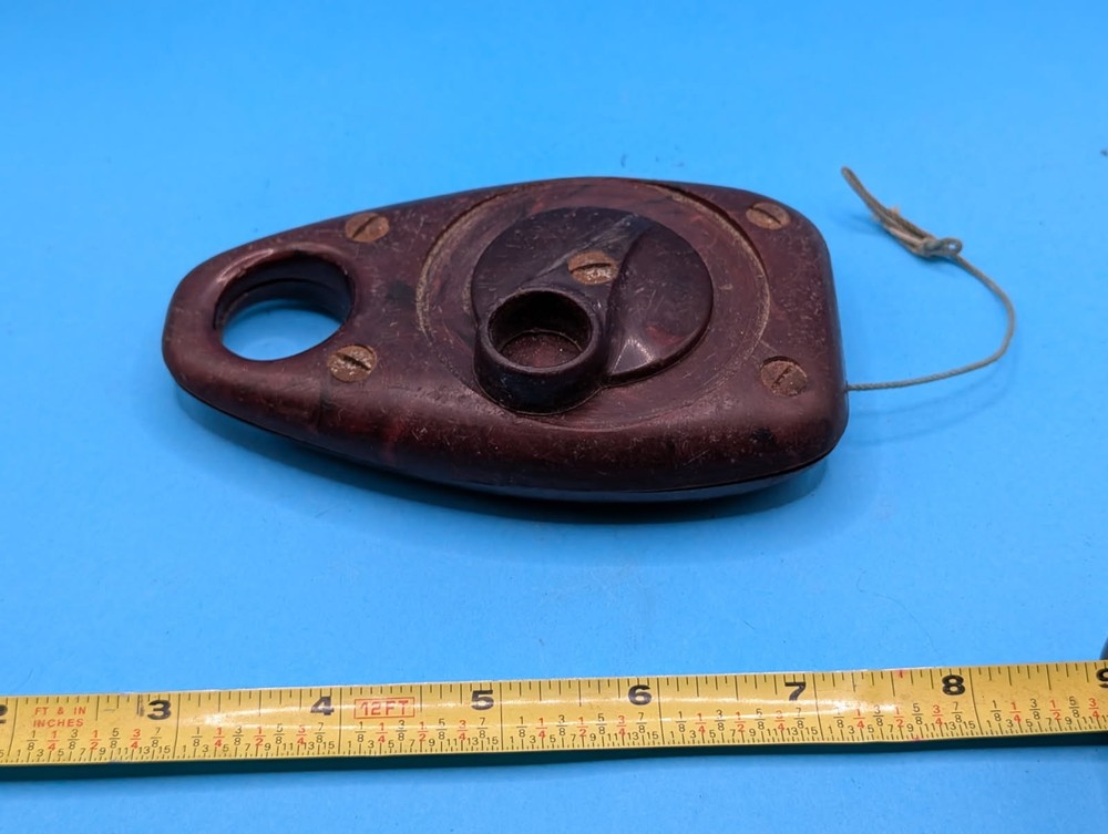 19.	Vintage 1930s Bakelite Chalk Line Untested