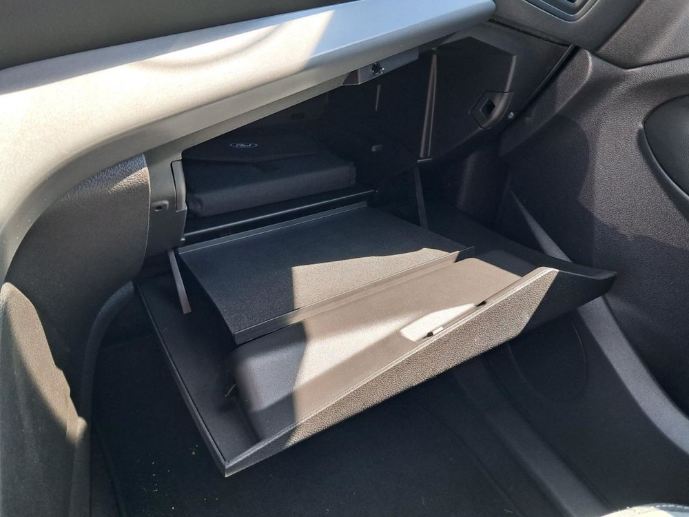 ESCAPE 2013 Glove Box 4772461