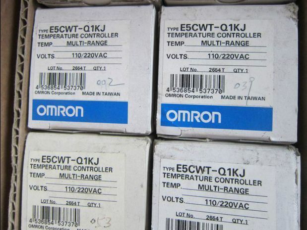 Brand New in Box Omron E5CWT-Q1KJ Temperature Controller