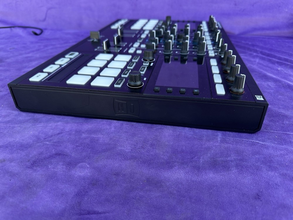 Native Instruments Traktor Kontrol S5 DJ Controller