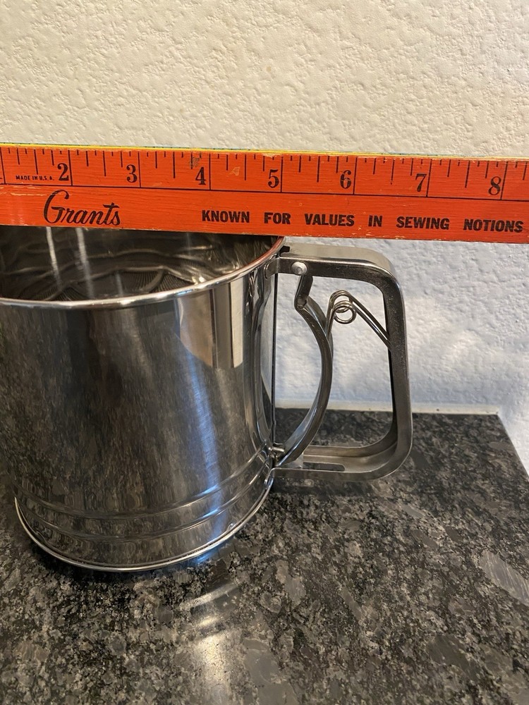3-Cup Stainless Steel Flour Sifter Squeeze Handle