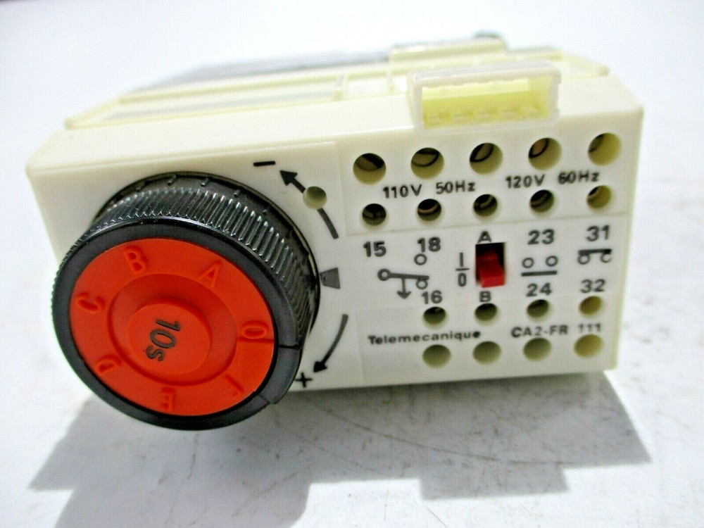 NEW TELEMECANIQUE CA2-FR-111 TIMER DELAY RELAY 10 SEC.