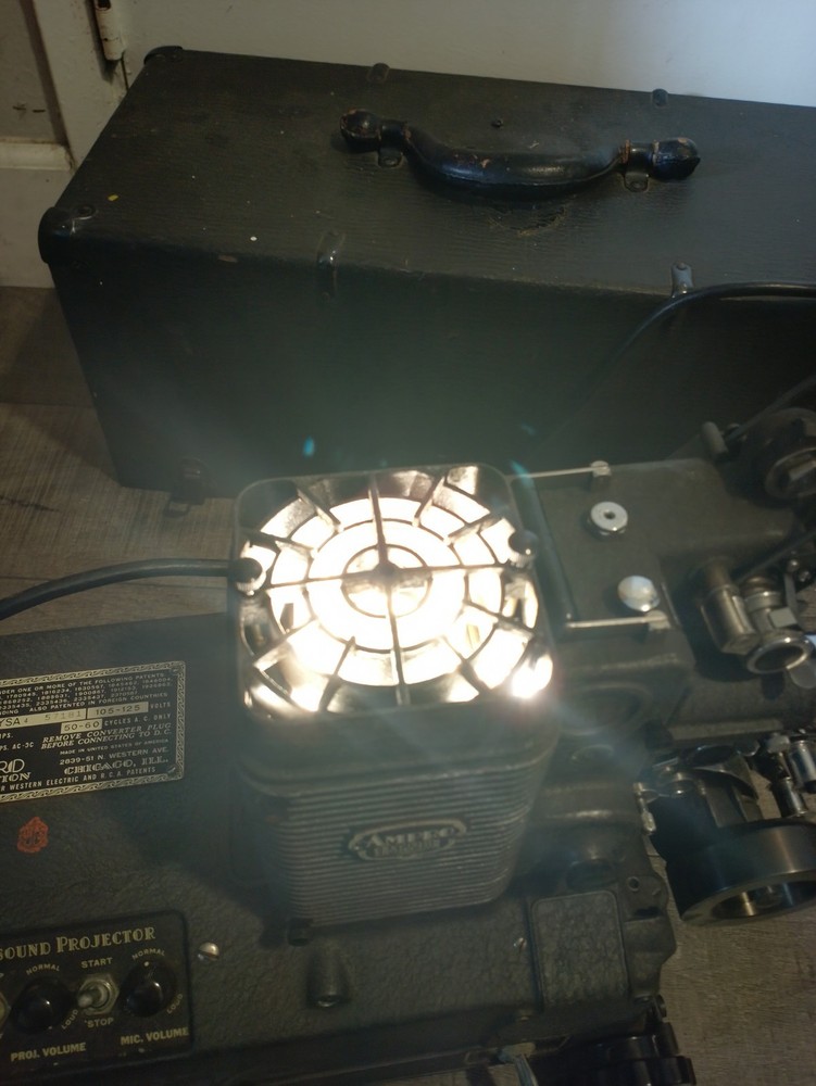 Amprosound Premier 20( YSA4) 16mm Projector