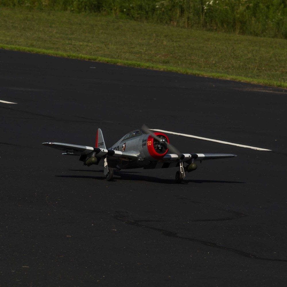 Hangar 9 P-47D Thunderbolt 20cc ARF HAN2990B