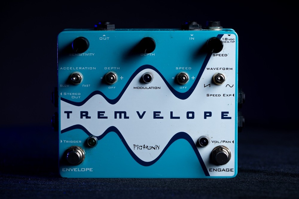 pigtronix tremvelope pedal