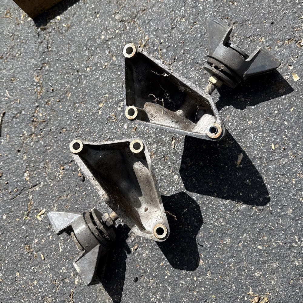 OMC Cobra 2.3L Engine Motor Mounts