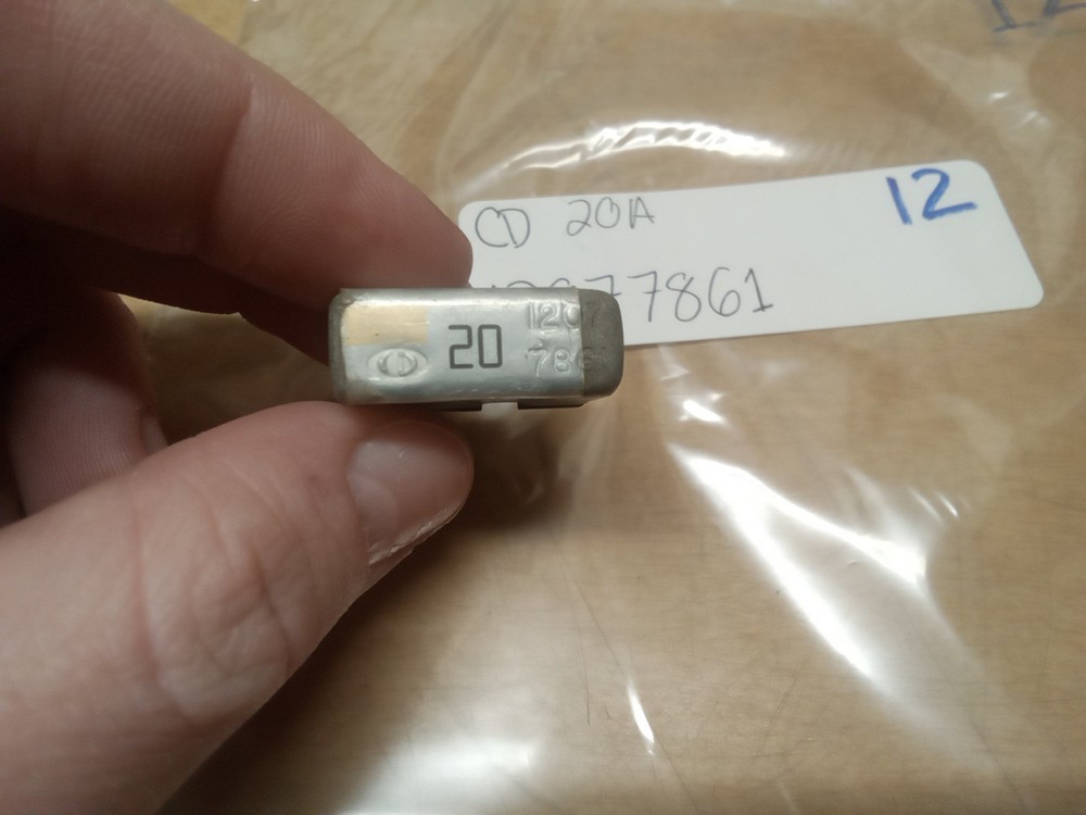 CD 12077861 Circuit Breaker Fuse 20A