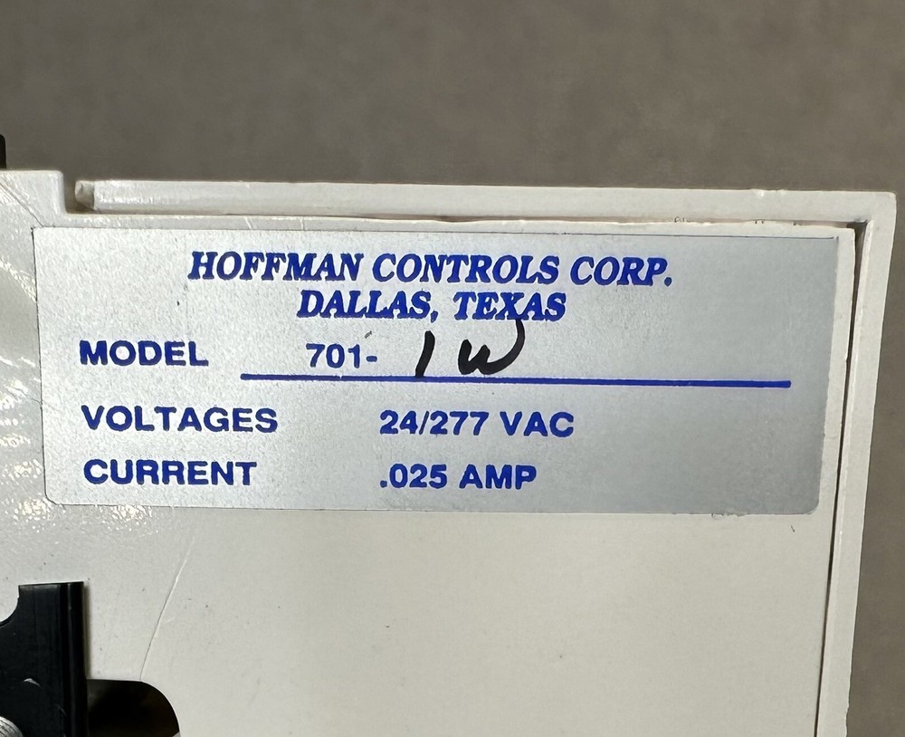 NEW Hoffman Controls 701-1W Thermostat, 24/277 VAC, 65-85F