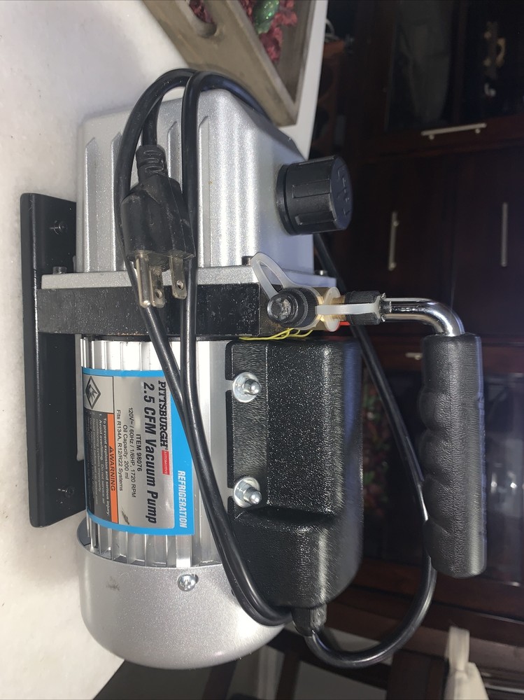 Pittsburgh 2.5 CFM Vacuum Pump ( Refrigeration )