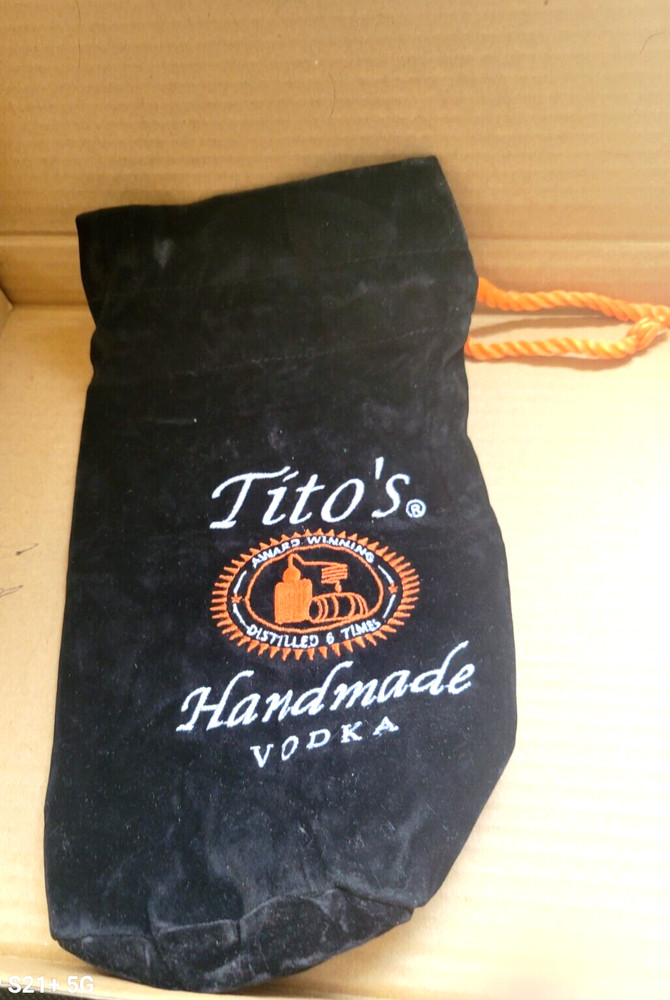 TITO'S HANDMADE VODKA VELVET ADVERTISING DRAWSTRING BOTTLE BAG - U
