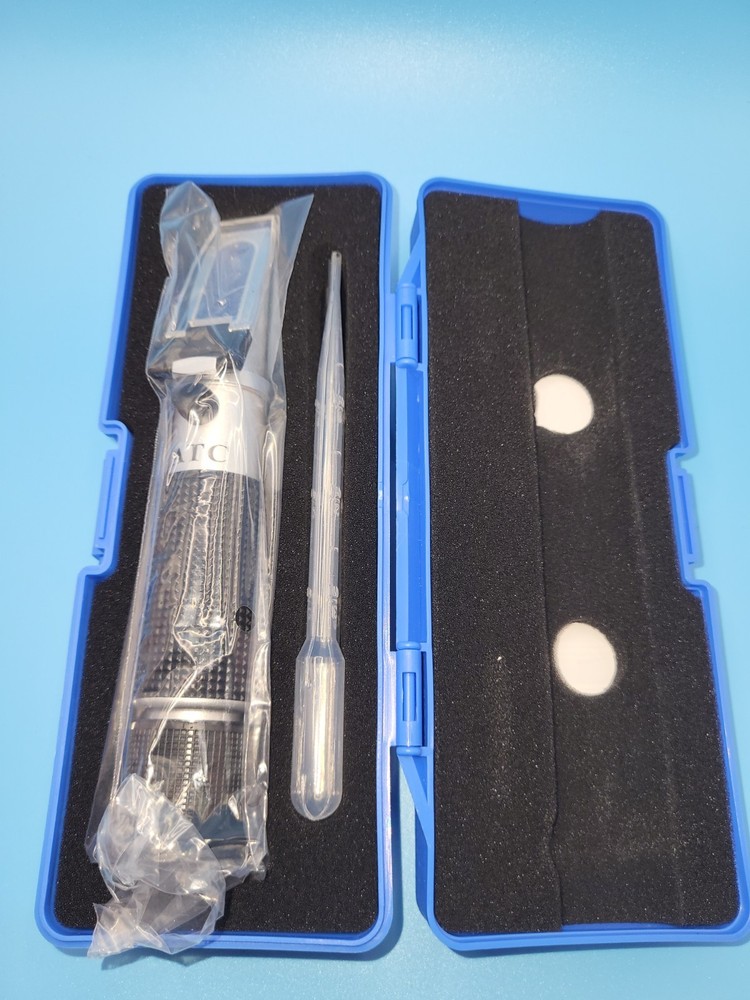 aichose Portable Optical Refreactometer with 2 suction tubes and a screw driver