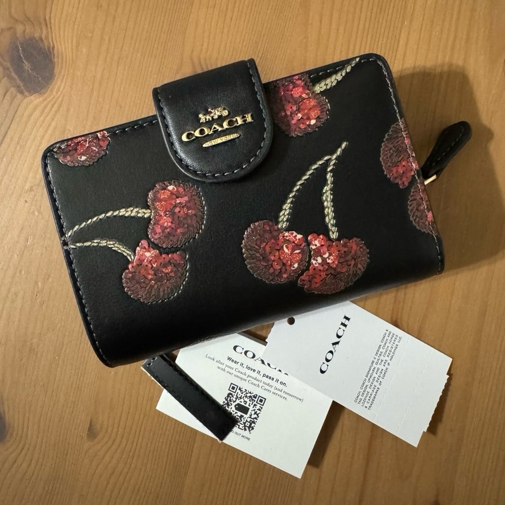 NWT ❤️ Coach Medium Corner Zip Wallet With Cherry Print