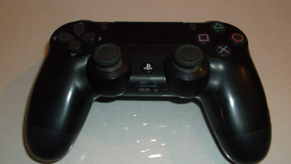 PS4 FAT CONSOLE WITH CONTROLLER