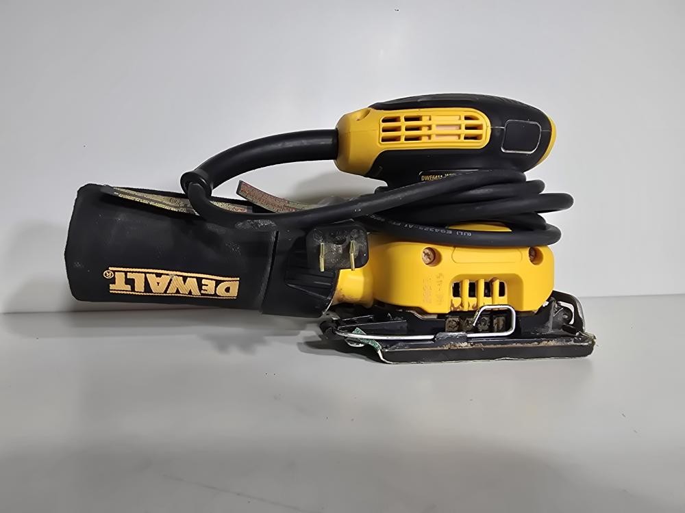 DEWALT DWE6411 (P17028799)