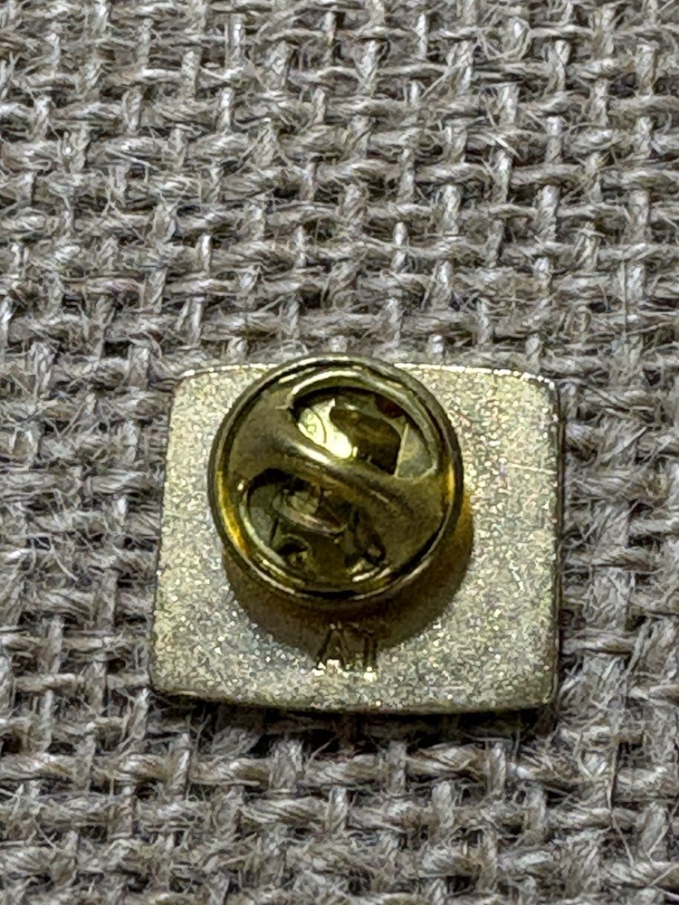 Vintage LABATT’S Blue Beer Enamel Lapel Pin ***READ