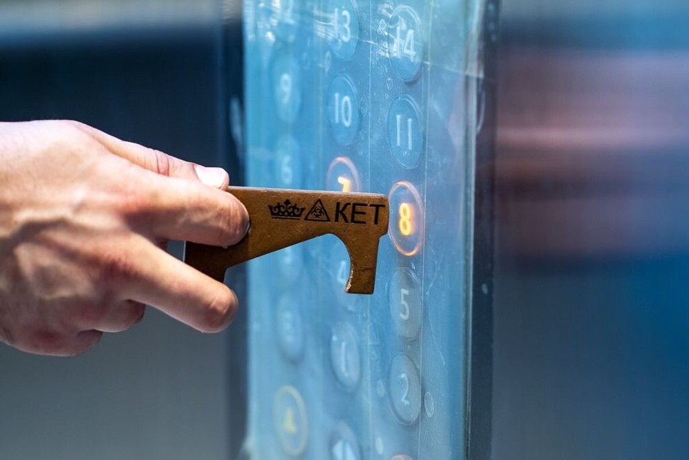 No-touch tool. Pack of three.