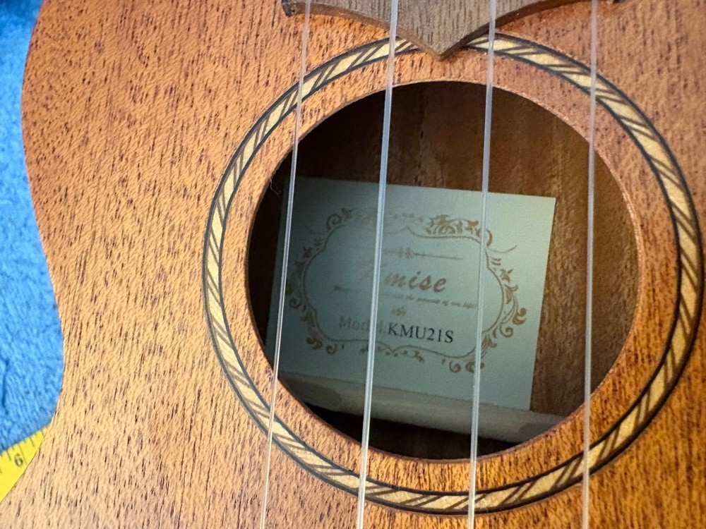 Kmise KMU21S 21in Ukulele w/ Case