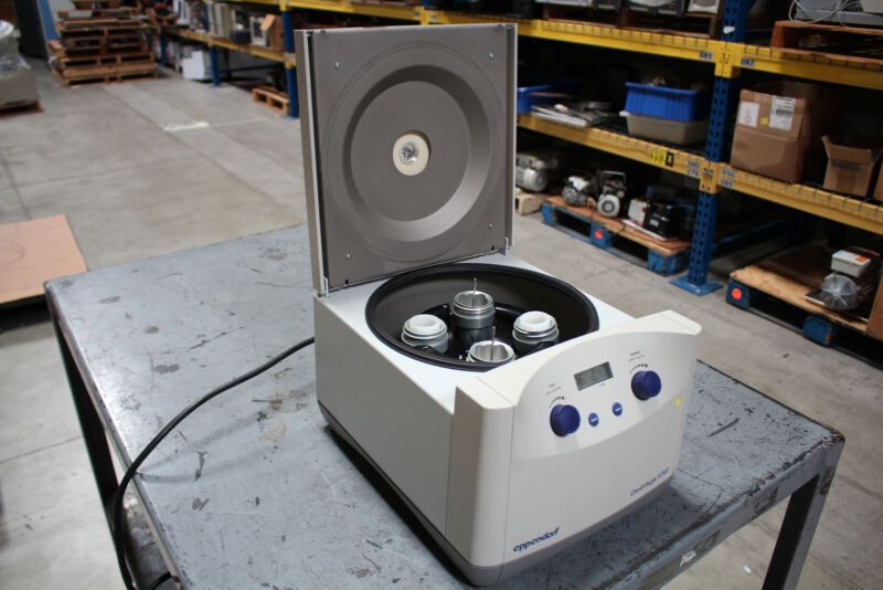 Eppendorf 5702 Centrifuge