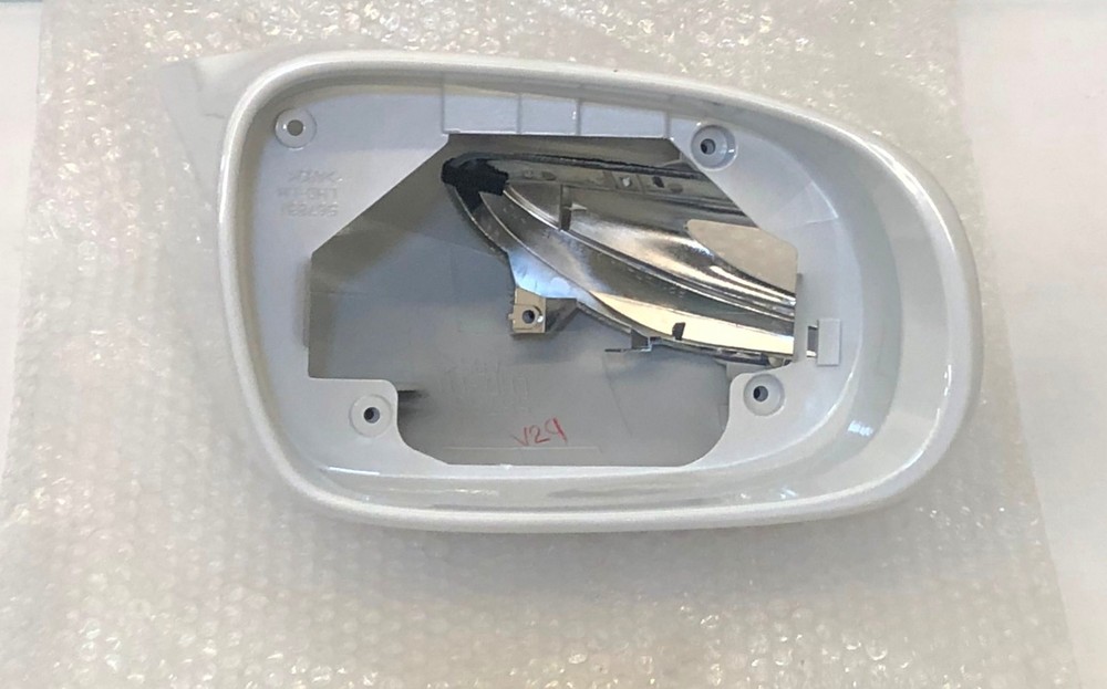 LEXUS OEM DRIVERS SIDE OUTER MIRROR COVER 2009-2013 IS250 IS350 (077 PAINT CODE)