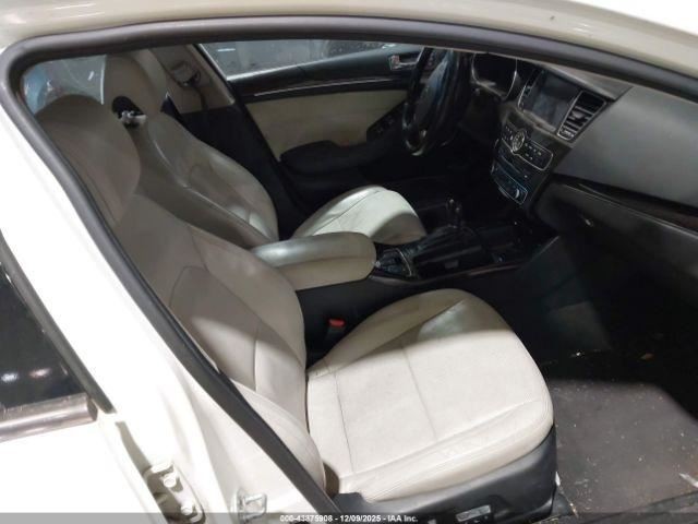CADENZA 2016 Glove Box 4967996