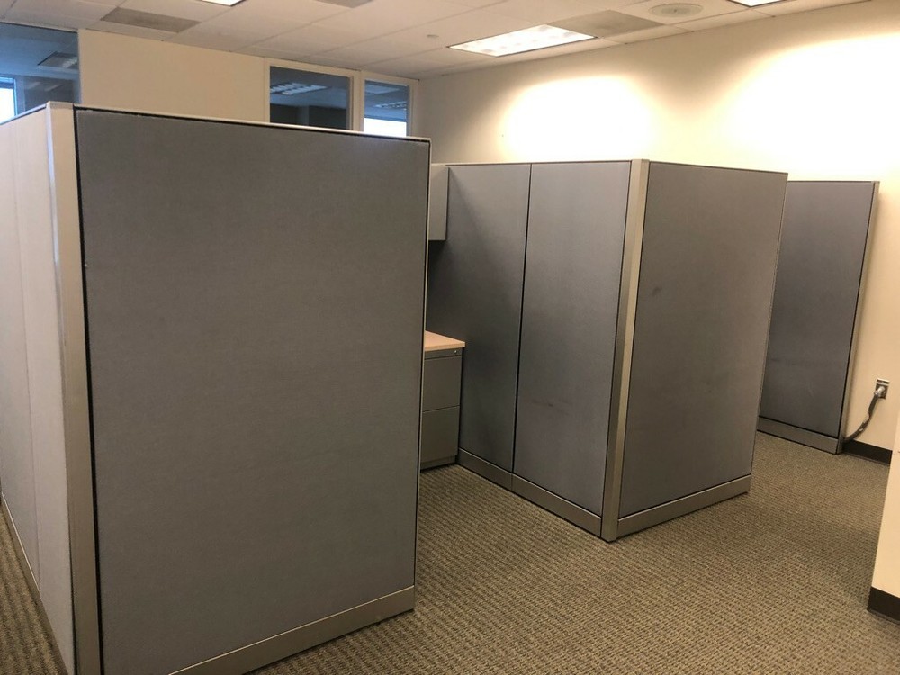 Office cubicles with workstation in great condition (Used)