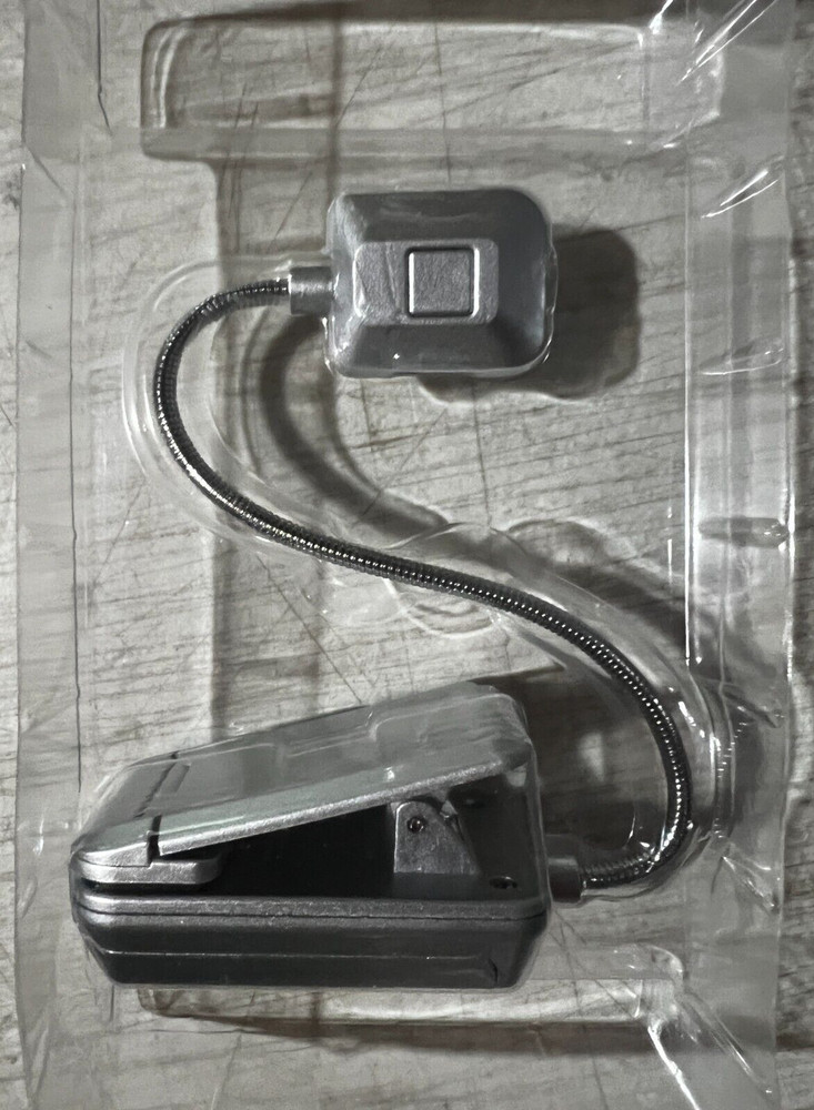 Quad Light 4 LED Reading Light - Silver - NEW no retail box