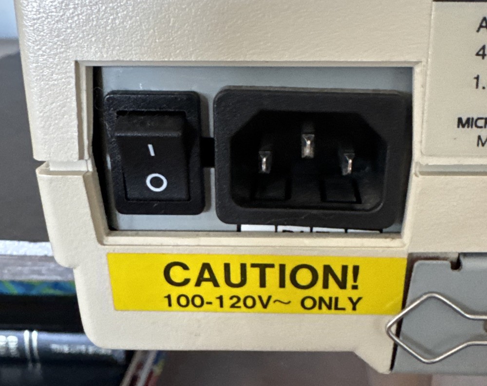 Microtek Scanner Flatbed MRS-600Z With SCSI Interface And Power Cord Powers On