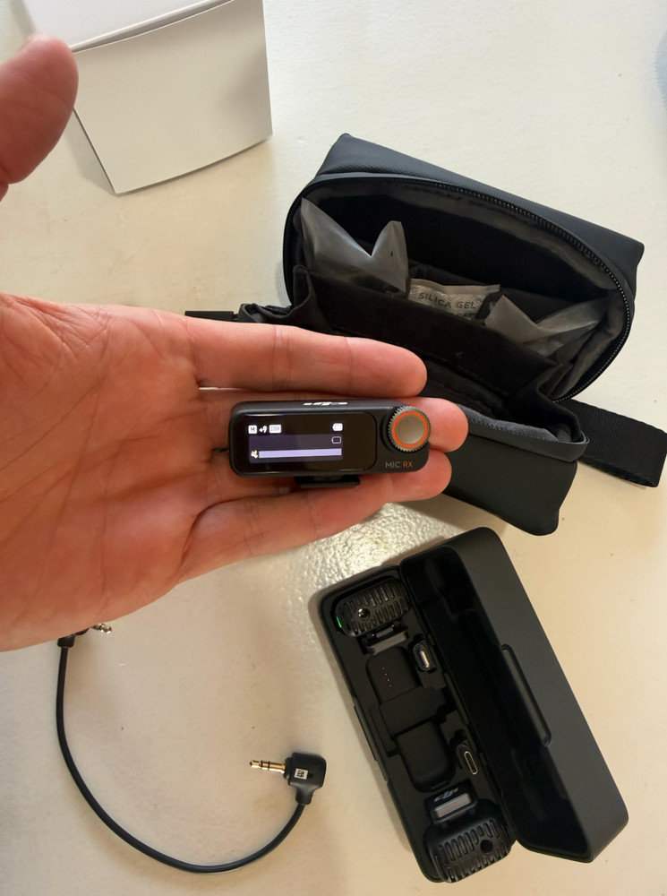 DJI Mic 2 Combo (2x Shadow Black Transmitter, 1x Receiver & Charging Case)