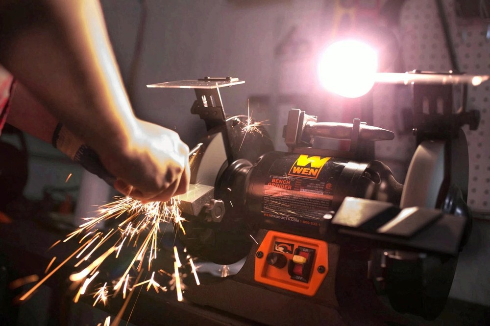 WEN̶ BG4280 8 Inch Bench Grinder Variable Speed 5 Amp Work Light
