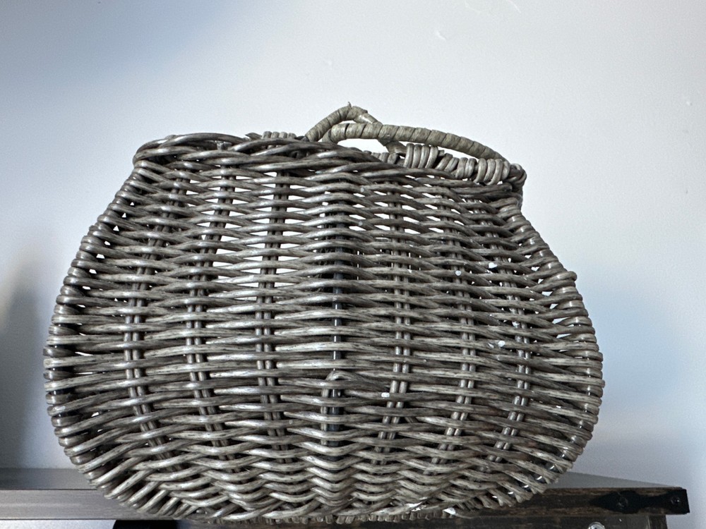 Broyhill Basket Silverware Napkin Display Gray Medium Sized Woven Handle