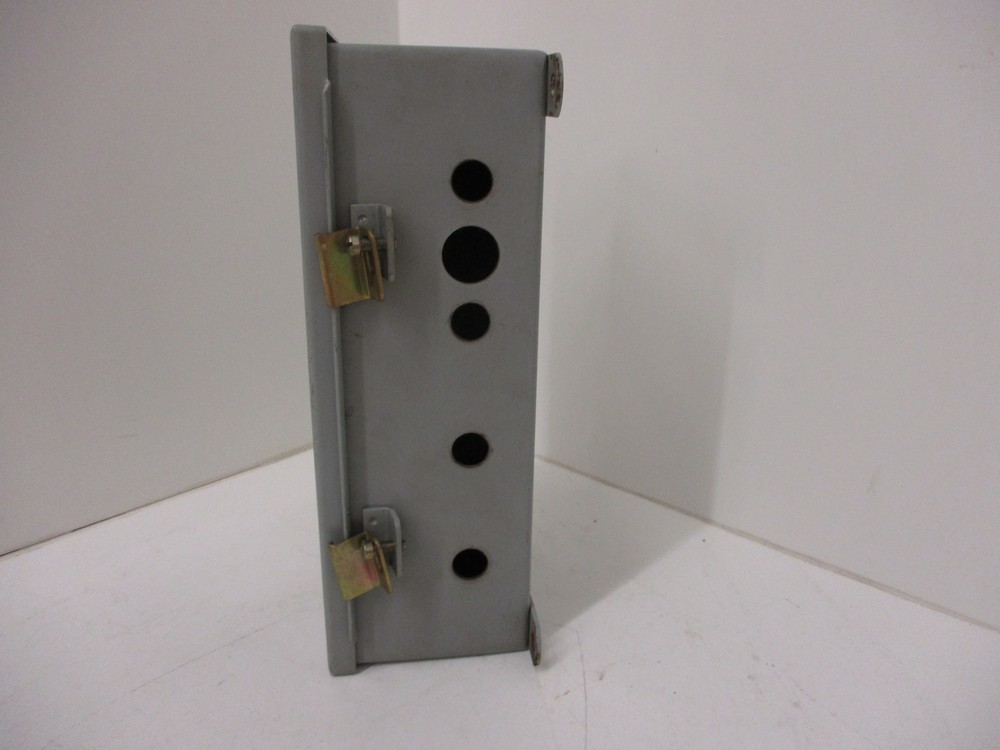 UNDERWRITERS E27524 WIREWAY OR AUXILIARY GUTTER ENCLOSURE