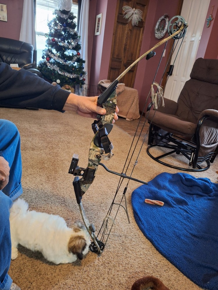 pse compound bow with hard case and extra accesories. see photos.