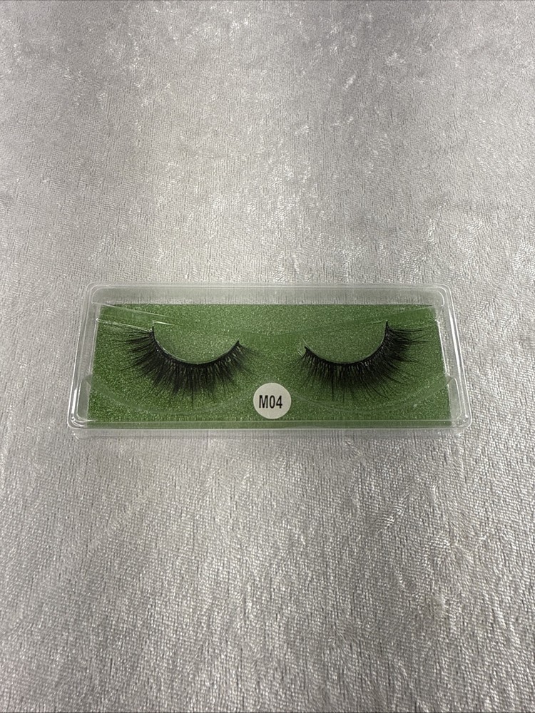 false eyelashes #M04