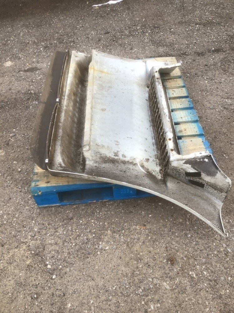 FREIGHTLINER CASCADIA Skirt