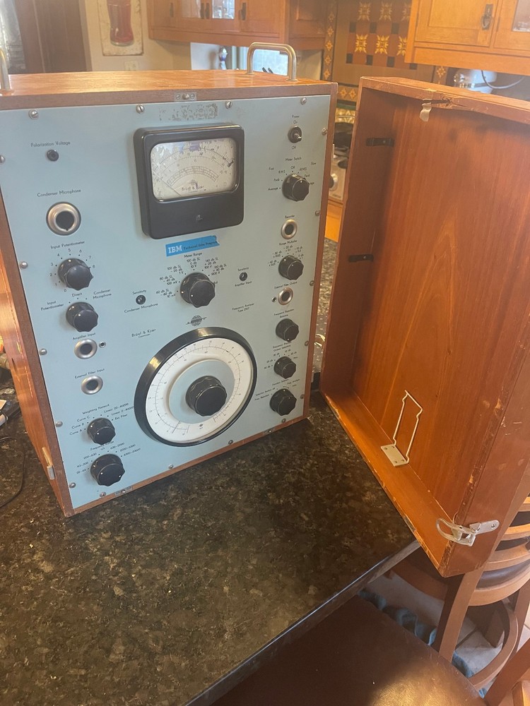 B&K Frequency Analyzer Type 2107