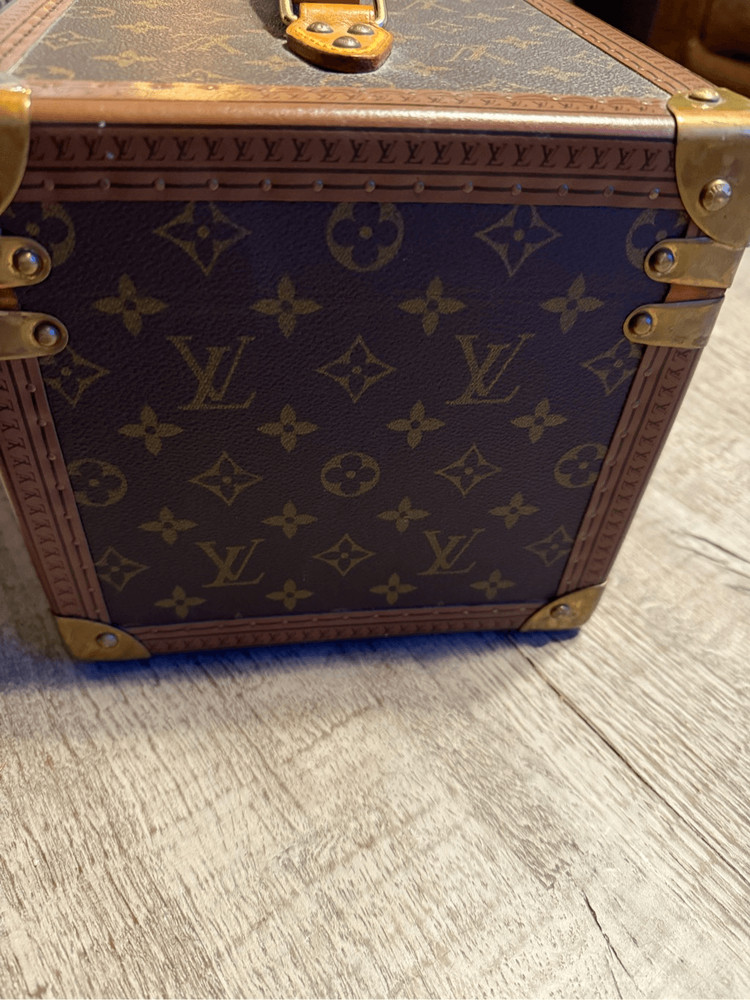 100 authentic Louis Vuitton trunk