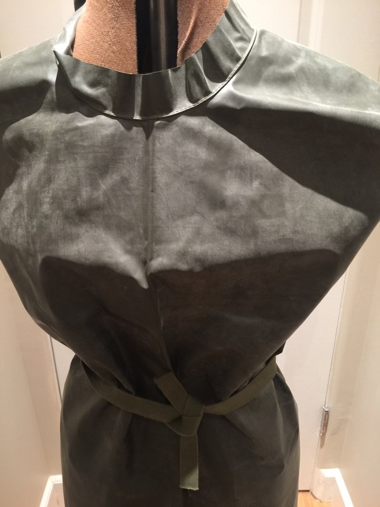 RUBBER APRON