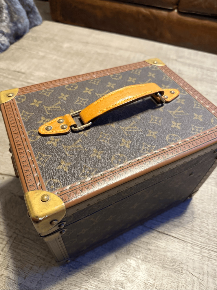100 authentic Louis Vuitton trunk
