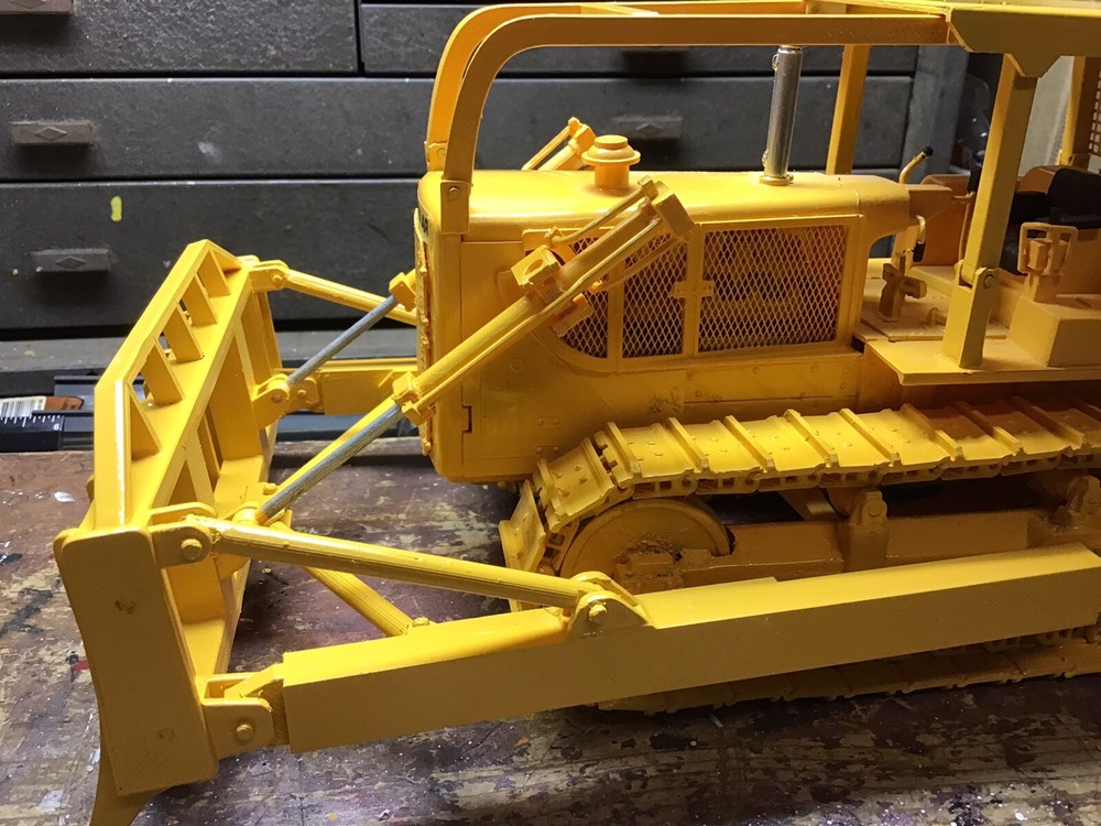 CUSTOM TRACKS FOR 1/25 SCALE AMT CAT DOZER MODEL