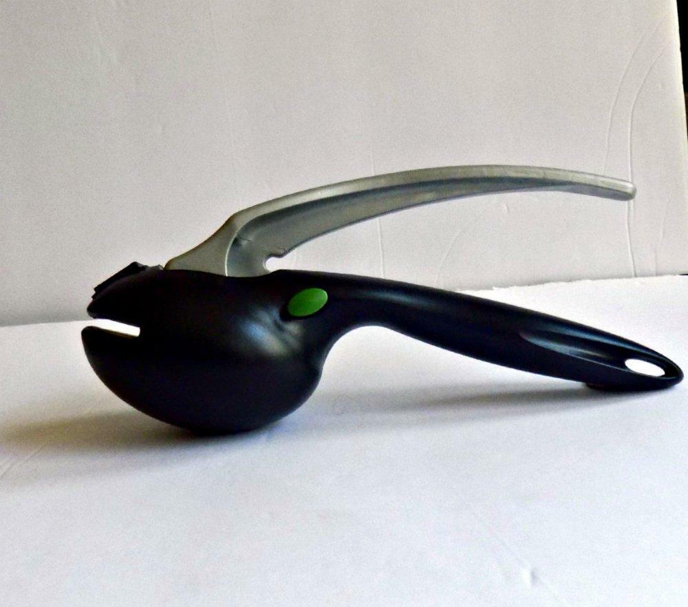 Making Memories Tag Maker Tool plus Square Rims