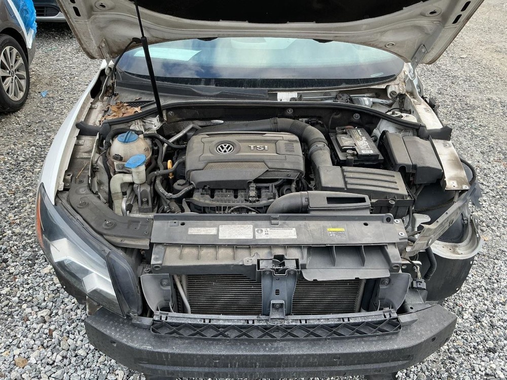 PASSAT 2015 Glove Box 4936879