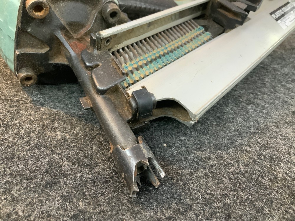 Hitachi NR90AE2 3-1/2" Pneumatic Strip Nailer